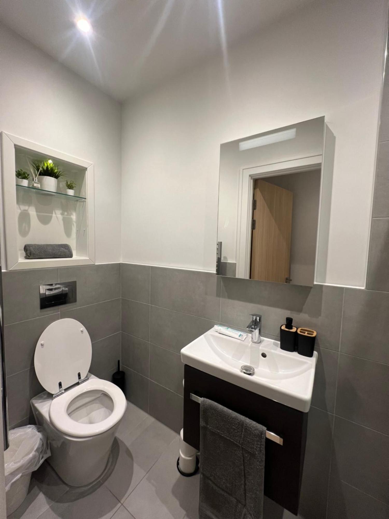 London Luxxe Suites & Apartments - London Heathrow Airport, Terminal 1 2 3 4 5 Hillingdon Exterior foto